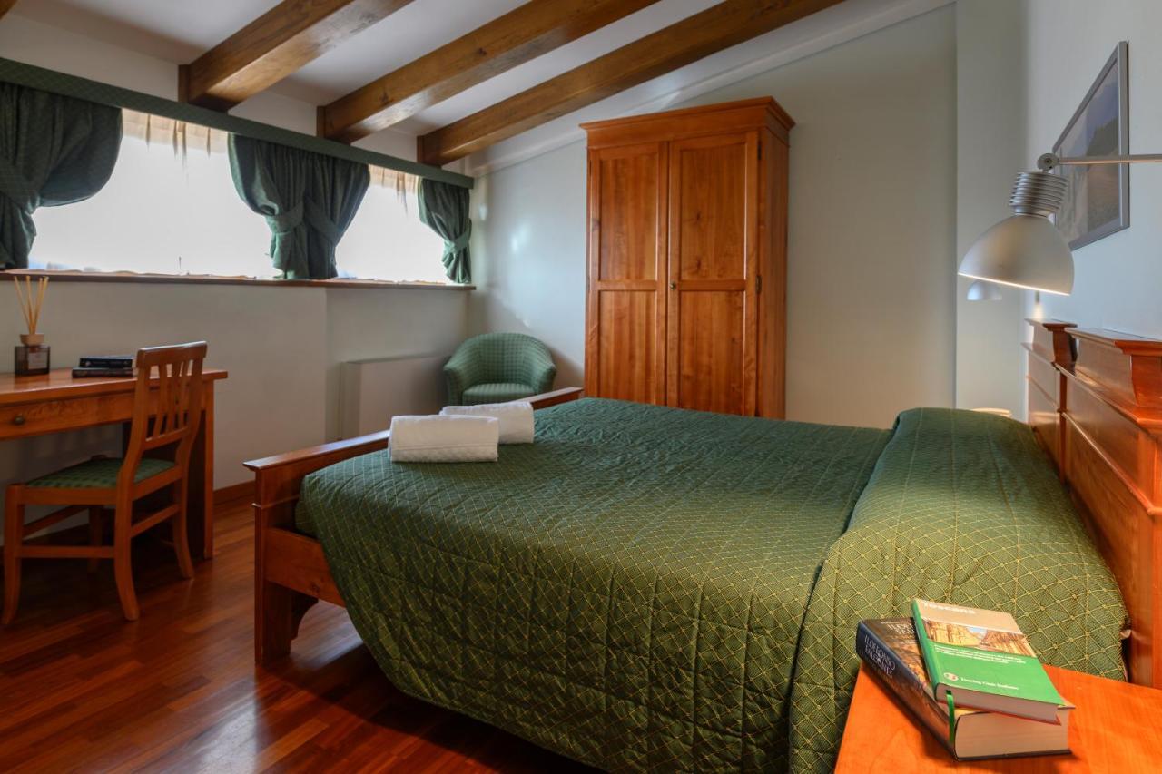 Hotel Rutiliano Пиенца Екстериор снимка