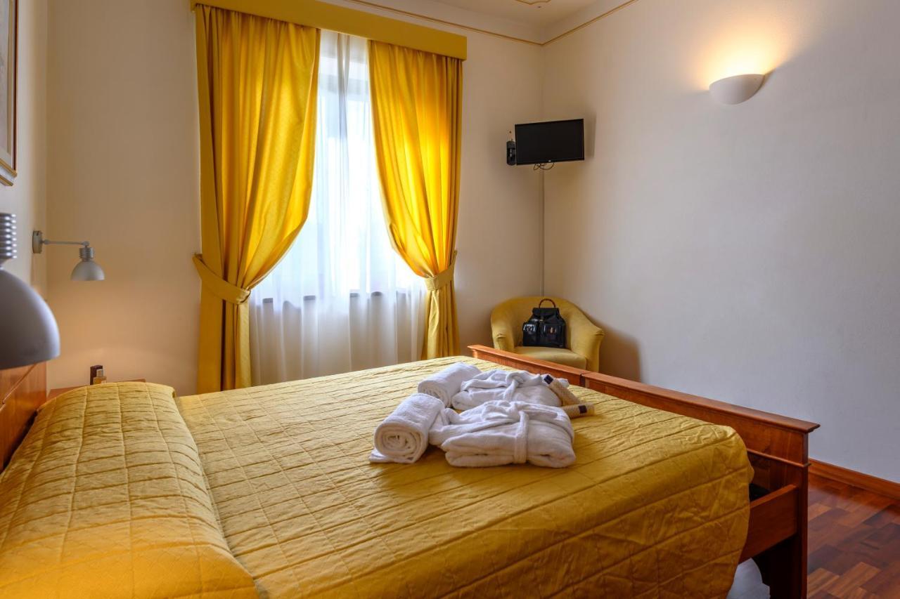 Hotel Rutiliano Пиенца Екстериор снимка