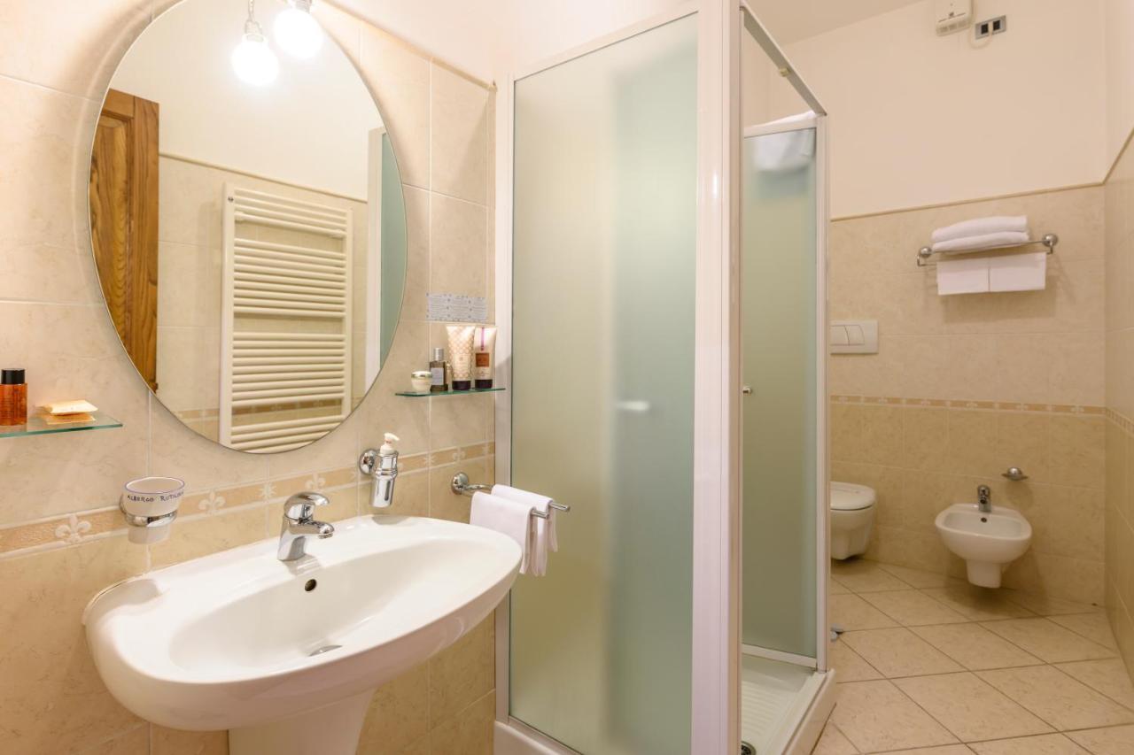 Hotel Rutiliano Пиенца Екстериор снимка