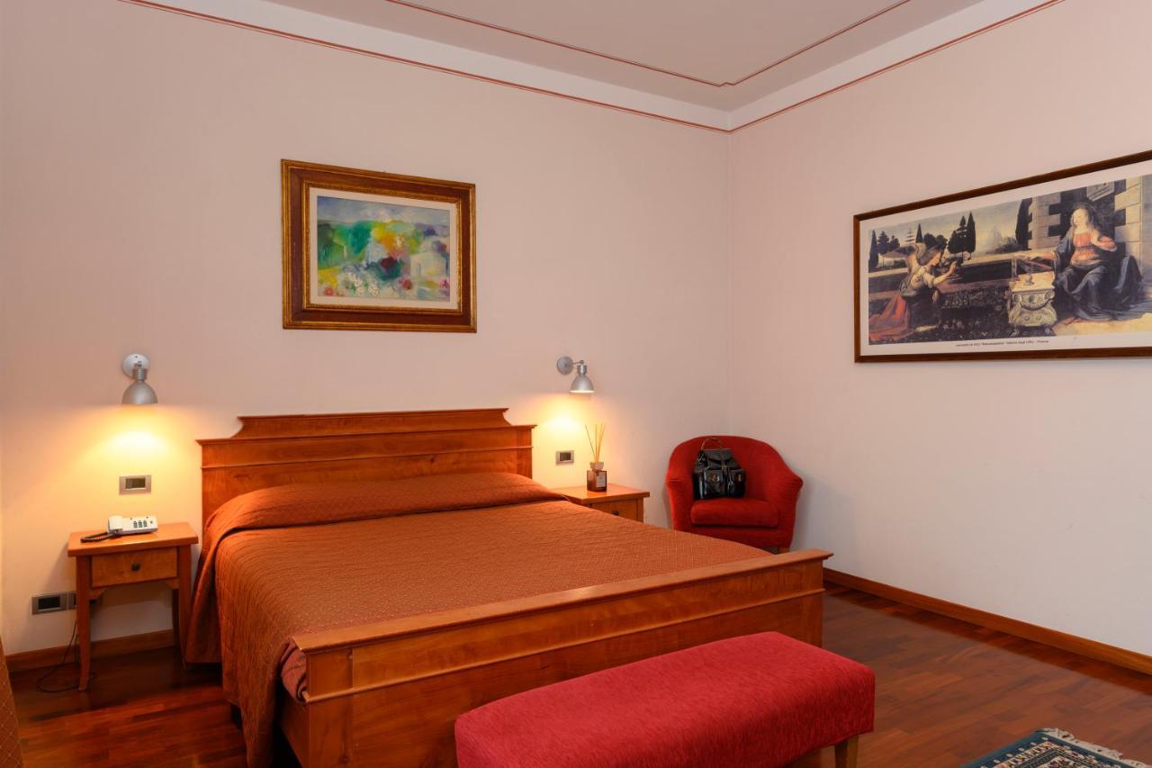 Hotel Rutiliano Пиенца Екстериор снимка