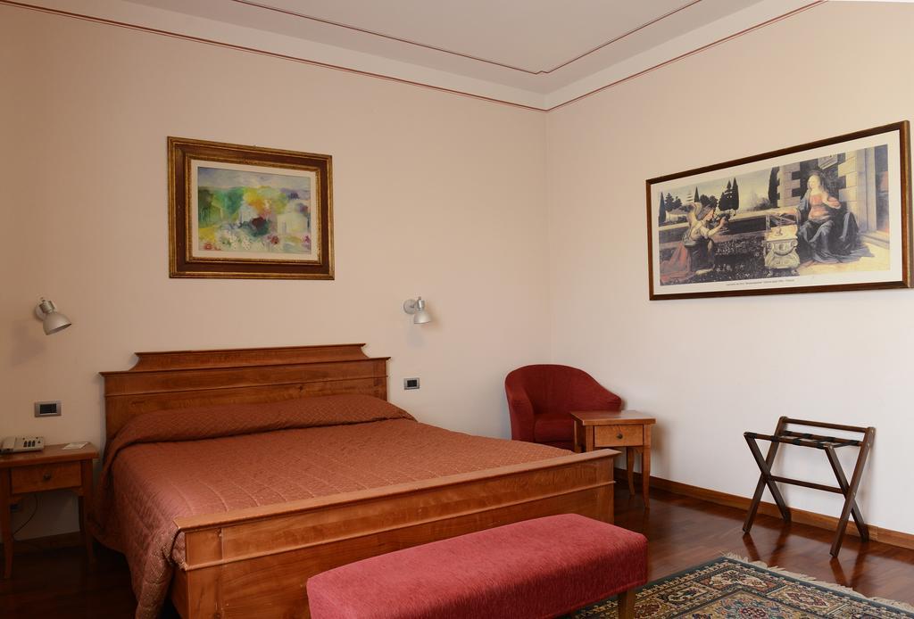 Hotel Rutiliano Пиенца Екстериор снимка
